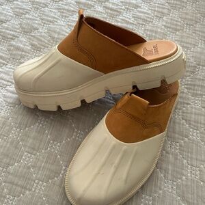 Sorel Women's Mules in Tan and Cream